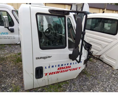 INTERNATIONAL 4300 CAB