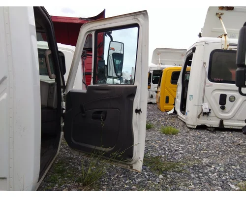 INTERNATIONAL 4300 CAB