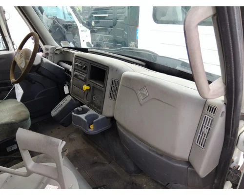 INTERNATIONAL 4300 CAB