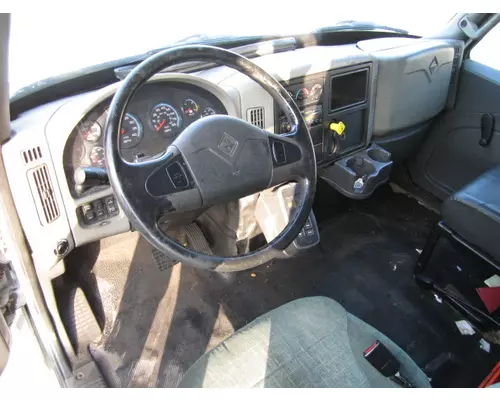 INTERNATIONAL 4300 CAB