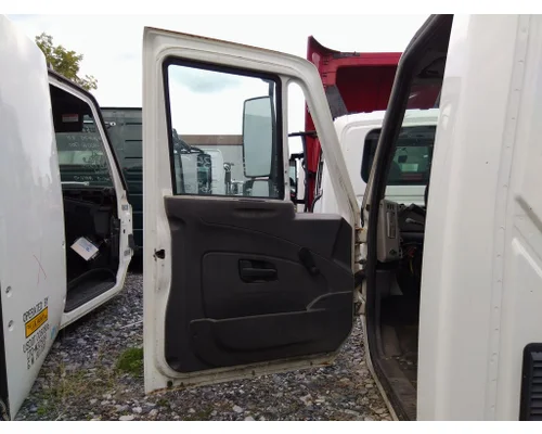INTERNATIONAL 4300 CAB