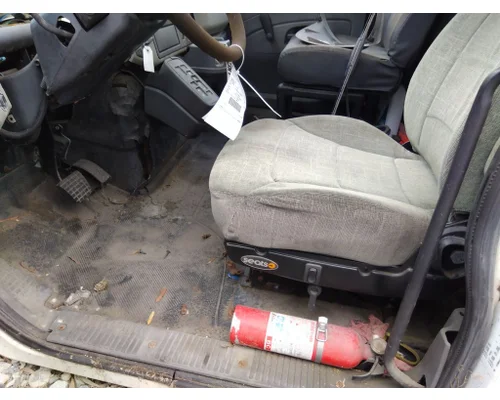 INTERNATIONAL 4300 CAB