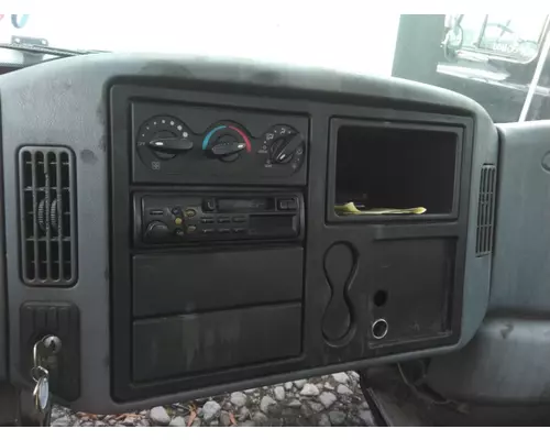 INTERNATIONAL 4300 CAB