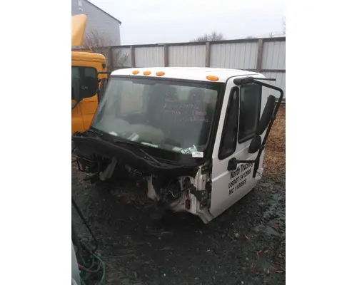 INTERNATIONAL 4300 CAB