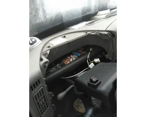 INTERNATIONAL 4300 CAB