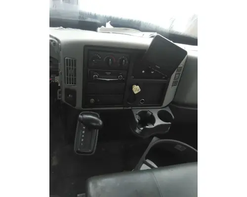 INTERNATIONAL 4300 CAB