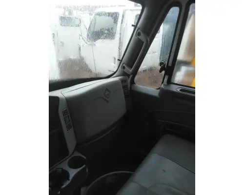INTERNATIONAL 4300 CAB