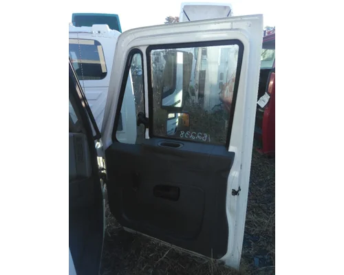 INTERNATIONAL 4300 CAB