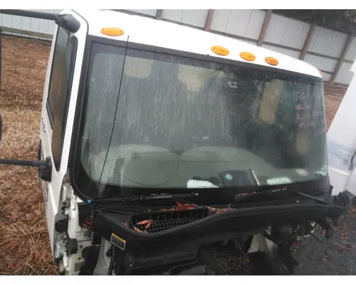 INTERNATIONAL 4300 CAB