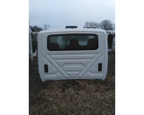 INTERNATIONAL 4300 CAB