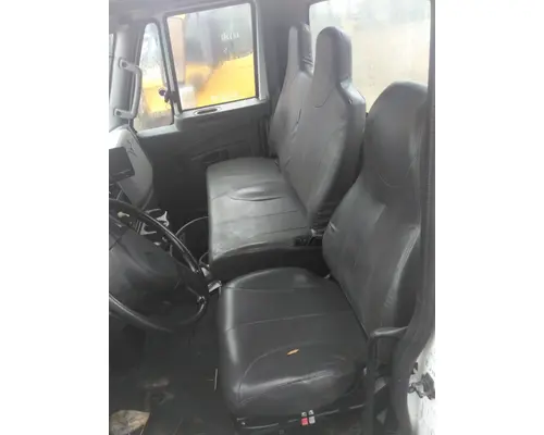 INTERNATIONAL 4300 CAB