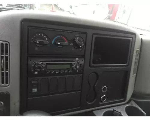 INTERNATIONAL 4300 CAB