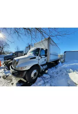 INTERNATIONAL 4300 CAB