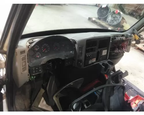 INTERNATIONAL 4300 CAB