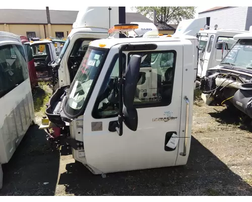 INTERNATIONAL 4300 CAB