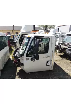 INTERNATIONAL 4300 CAB