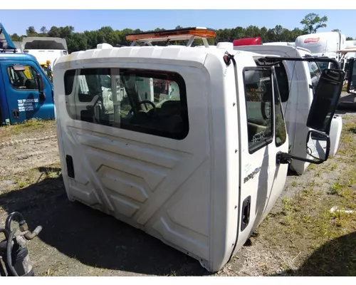 INTERNATIONAL 4300 CAB