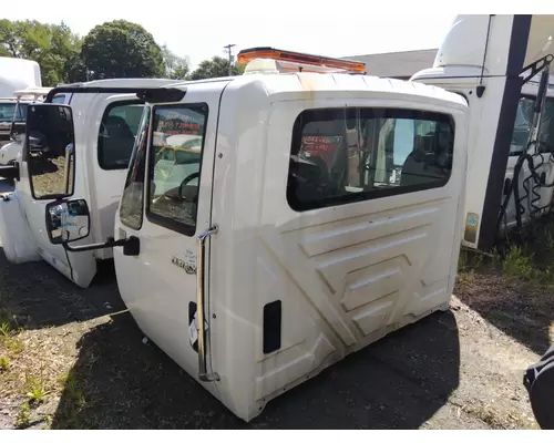 INTERNATIONAL 4300 CAB