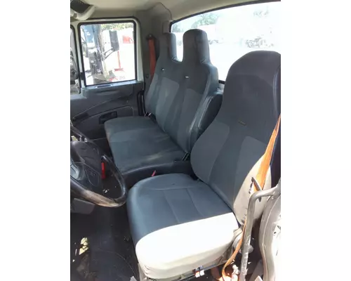 INTERNATIONAL 4300 CAB