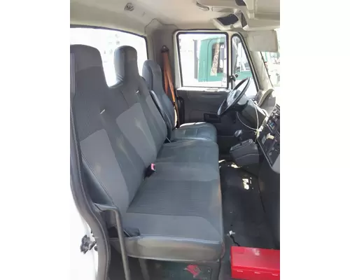 INTERNATIONAL 4300 CAB