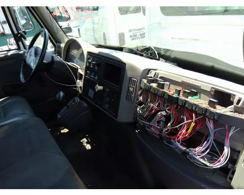 INTERNATIONAL 4300 CAB