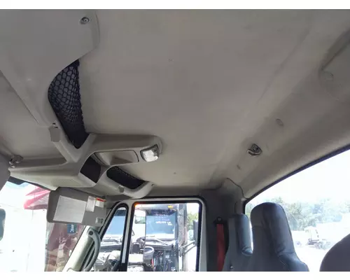 INTERNATIONAL 4300 CAB