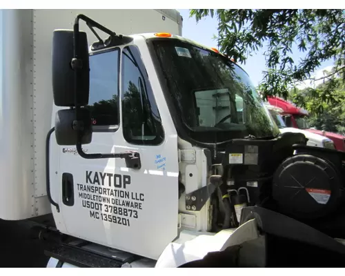 INTERNATIONAL 4300 CAB