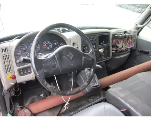 INTERNATIONAL 4300 CAB