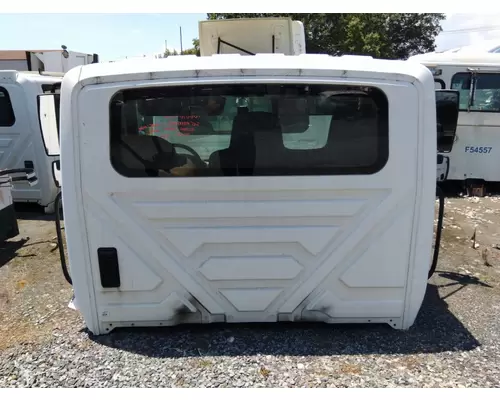 INTERNATIONAL 4300 CAB