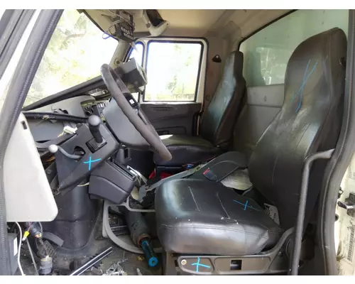 INTERNATIONAL 4300 CAB