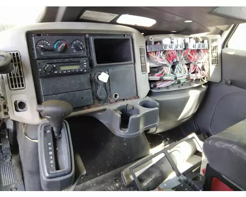 INTERNATIONAL 4300 CAB