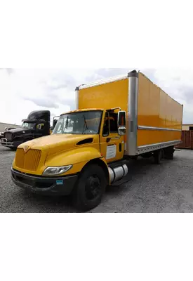 INTERNATIONAL 4300 CAB