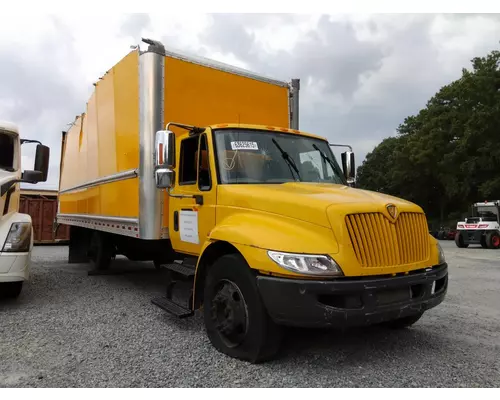 INTERNATIONAL 4300 CAB