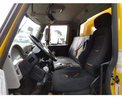 INTERNATIONAL 4300 CAB