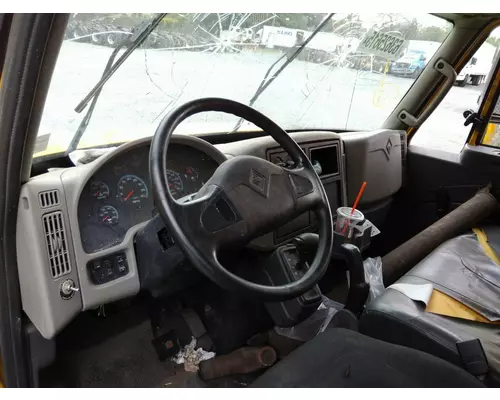 INTERNATIONAL 4300 CAB