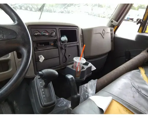 INTERNATIONAL 4300 CAB