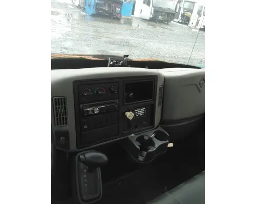 INTERNATIONAL 4300 CAB