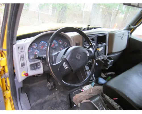 INTERNATIONAL 4300 CAB