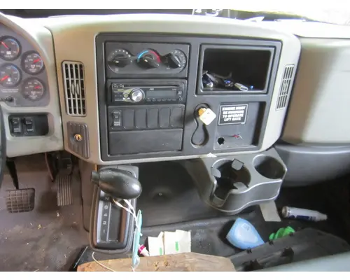 INTERNATIONAL 4300 CAB