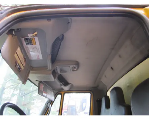 INTERNATIONAL 4300 CAB