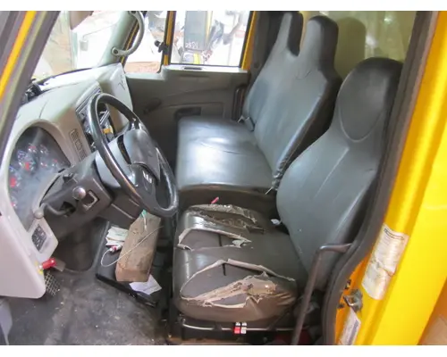 INTERNATIONAL 4300 CAB