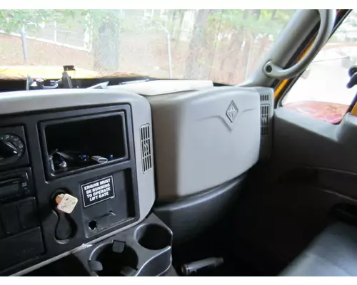 INTERNATIONAL 4300 CAB