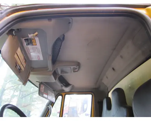 INTERNATIONAL 4300 CAB