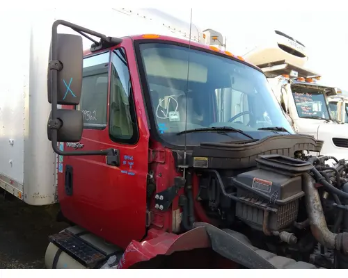 INTERNATIONAL 4300 CAB