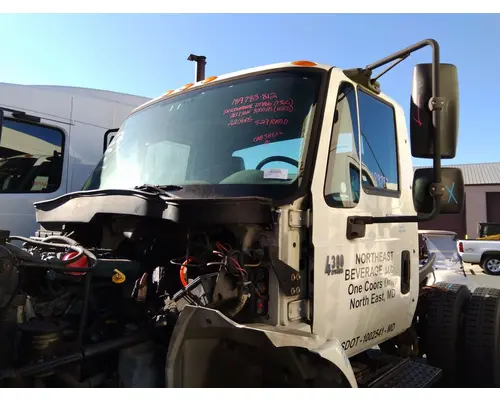 INTERNATIONAL 4300 CAB