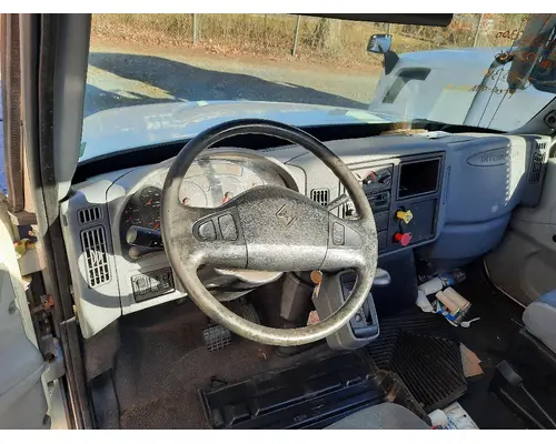 INTERNATIONAL 4300 CAB