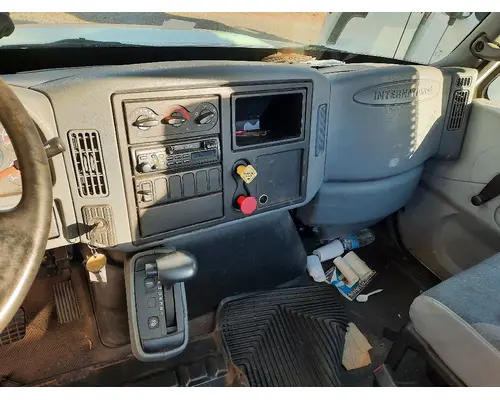 INTERNATIONAL 4300 CAB