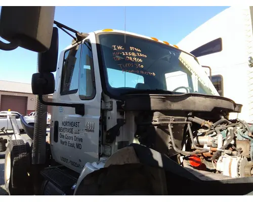INTERNATIONAL 4300 CAB