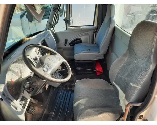 INTERNATIONAL 4300 CAB