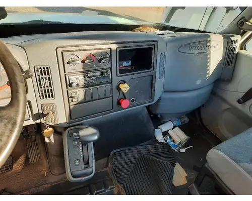 INTERNATIONAL 4300 CAB